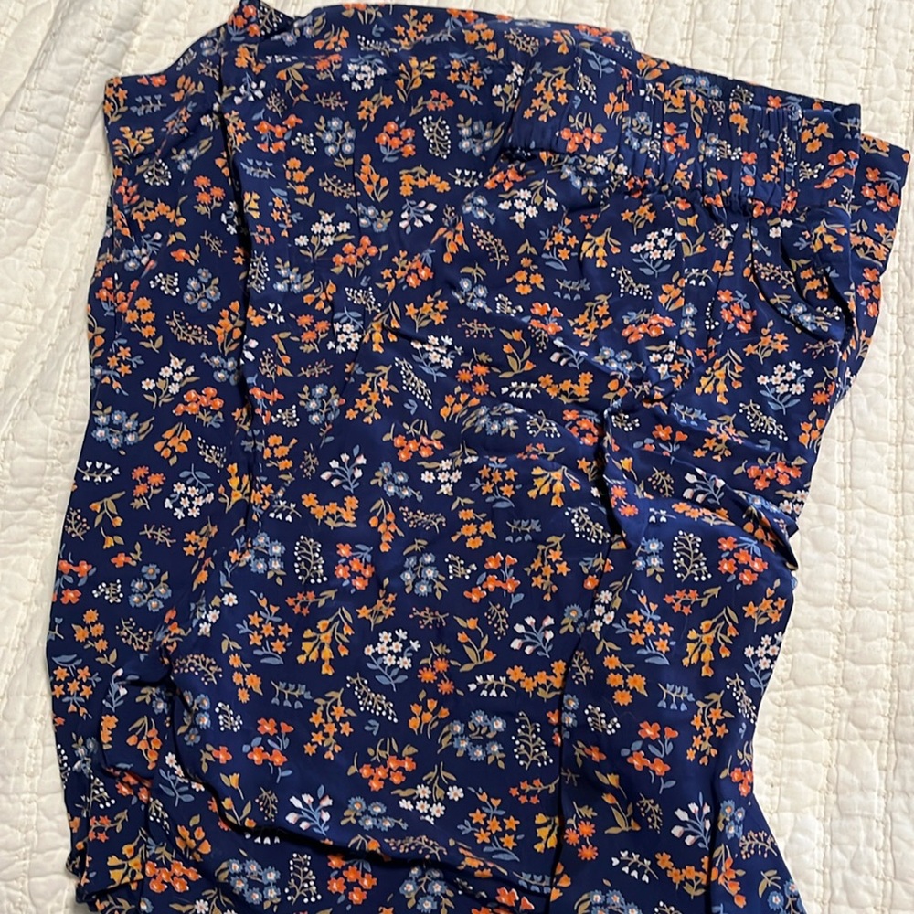 Fall favorite pair of soft flow pants.